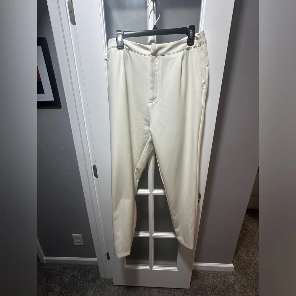 PrettyLittleThing Cream Cropped Pants - Picture 4 of 9